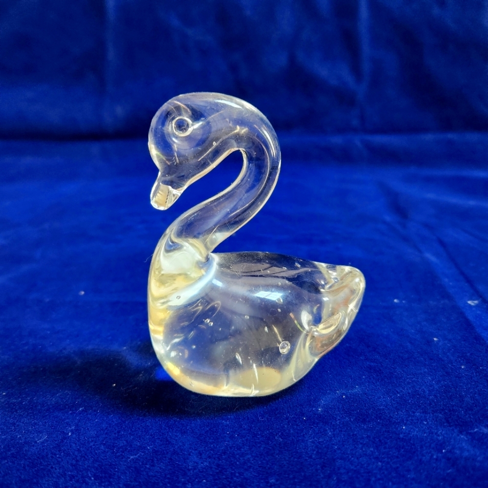 Clear Art Glass Swan Figurine Paper Weight